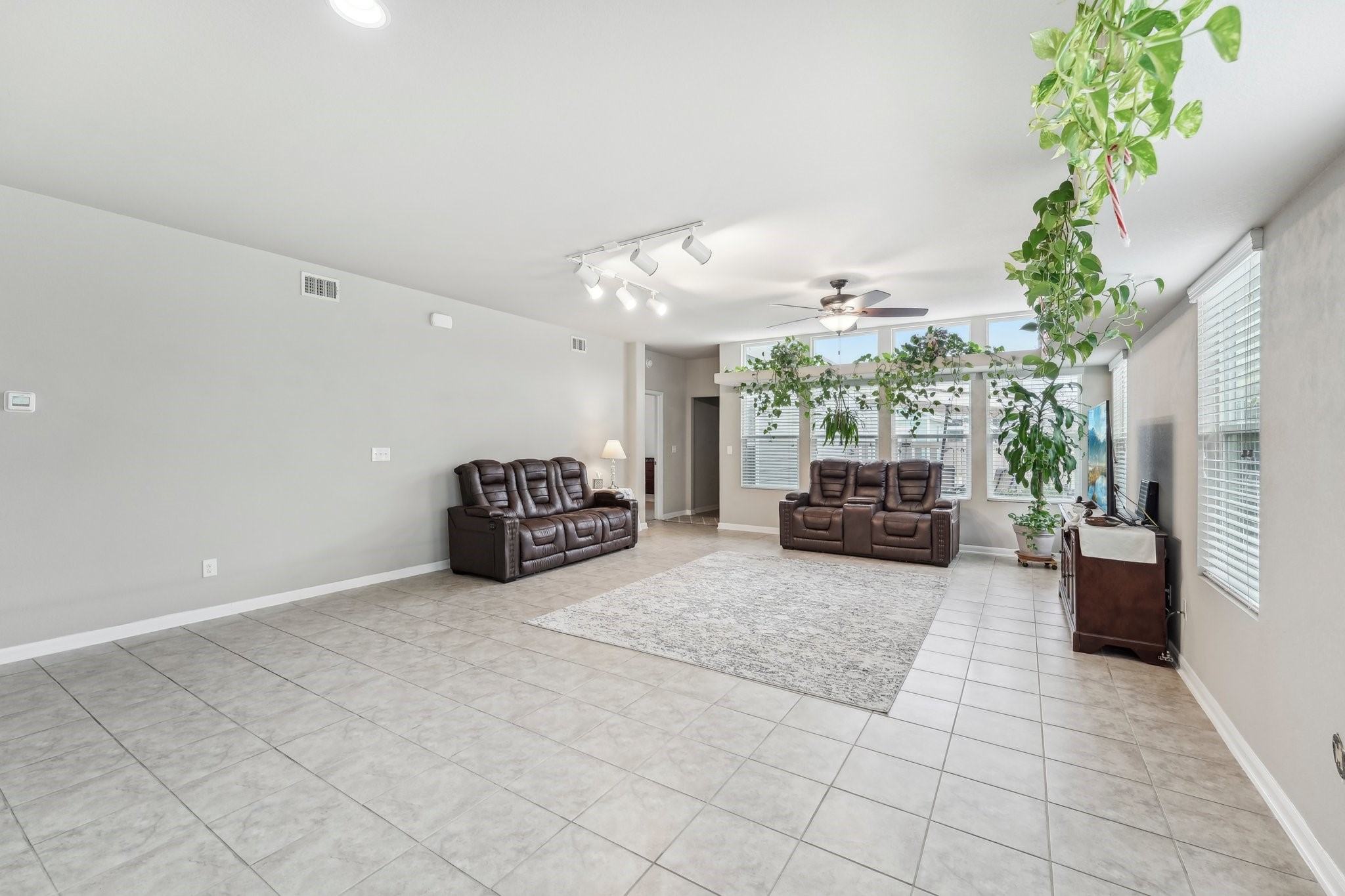 1373 Nevarez Kyle, TX 78640 - Photo 5 of 38 a living room with furniture and a potted plant