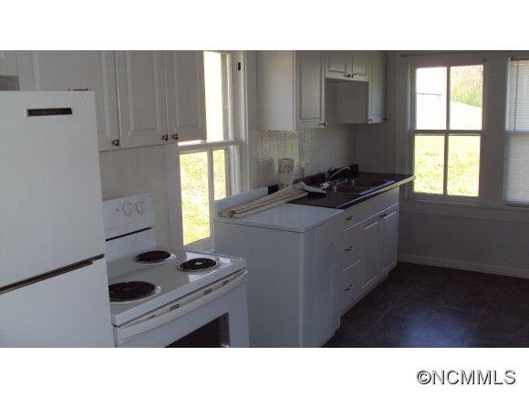 439 Dillard Road Sylva, NC 28779 - Photo 6 of 12 Gallery Image 6