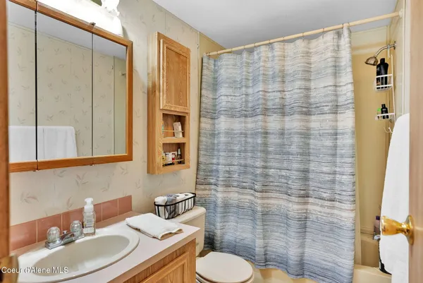 $450,000 | 181 Circle Drive, Hope, ID 83836