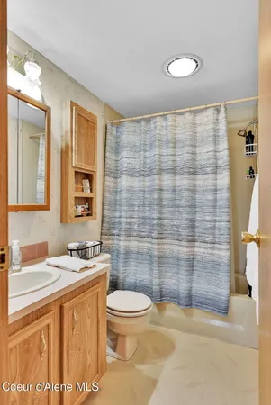 $450,000 | 181 Circle Drive, Hope, ID 83836