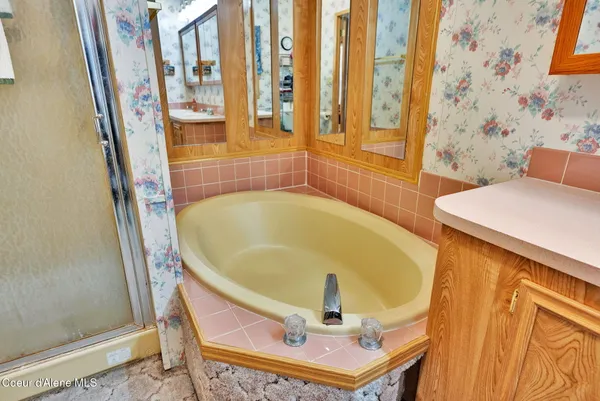 $450,000 | 181 Circle Drive, Hope, ID 83836