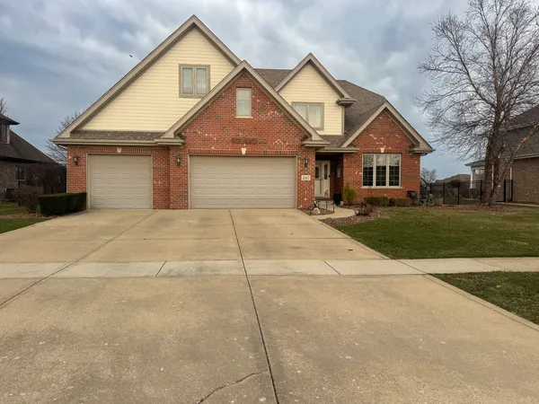 $725,000 | 2067 Edgeview Drive, New Lenox, IL 60451