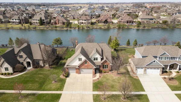 $725,000 | 2067 Edgeview Drive, New Lenox, IL 60451