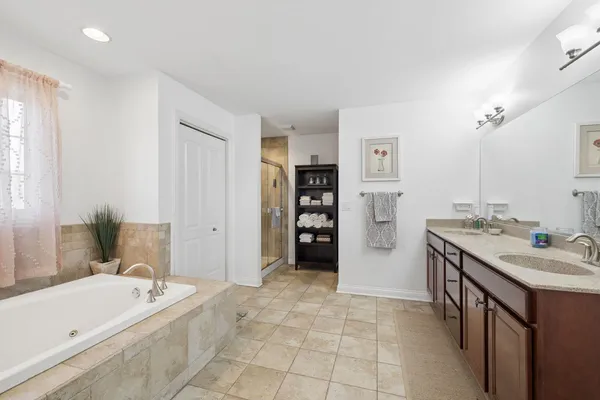 $725,000 | 2067 Edgeview Drive, New Lenox, IL 60451