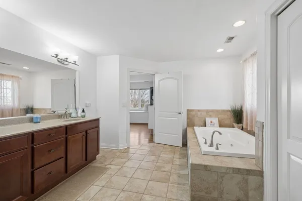 $725,000 | 2067 Edgeview Drive, New Lenox, IL 60451