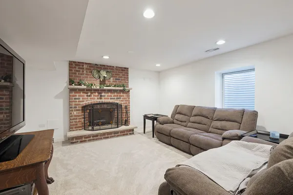 $725,000 | 2067 Edgeview Drive, New Lenox, IL 60451