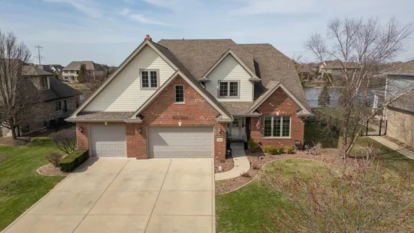 $725,000 | 2067 Edgeview Drive, New Lenox, IL 60451