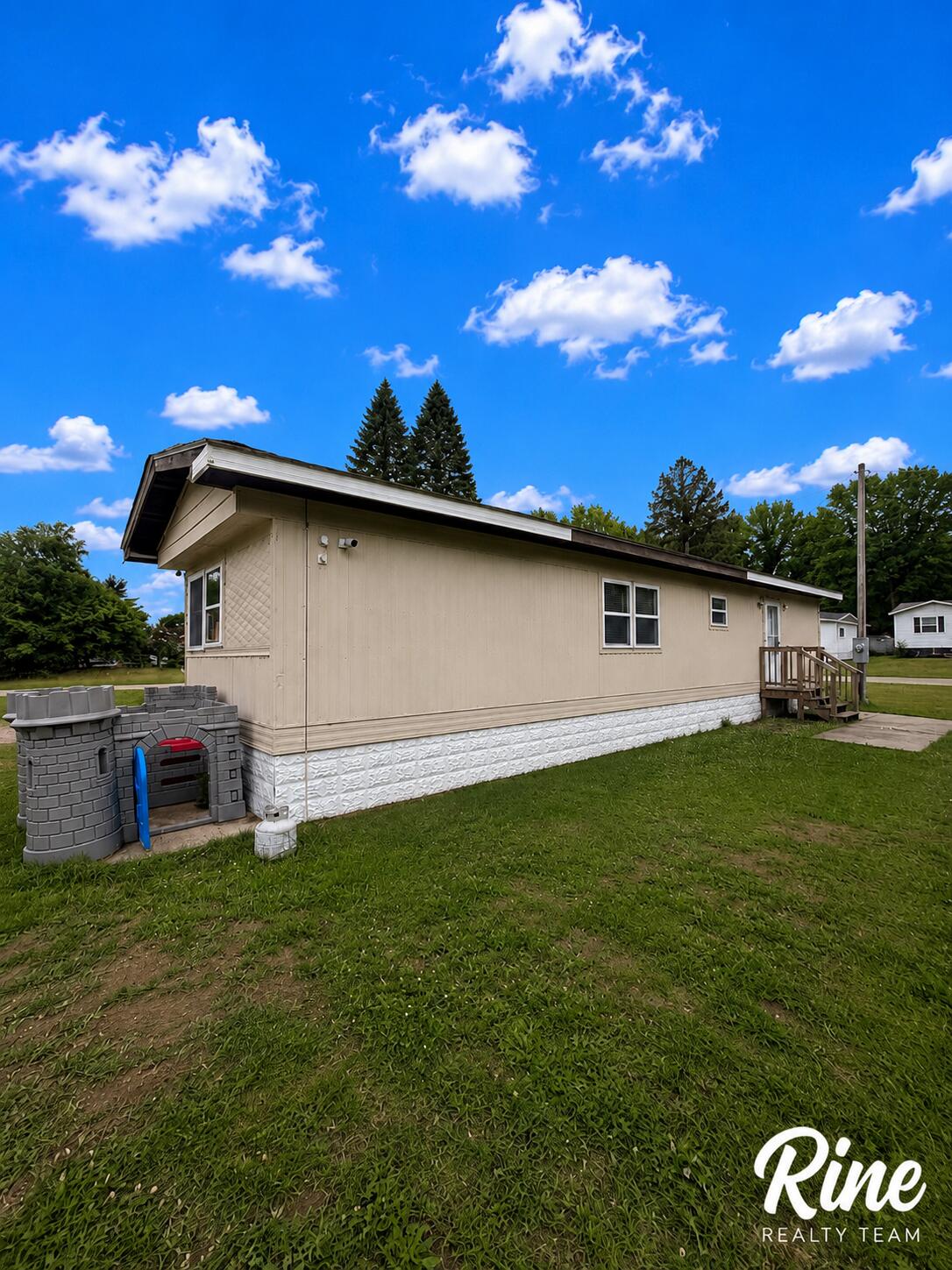 1684 Colwood Road Caro, MI 48723 - Photo 5 of 21 256675F9-EB16-4631-8D3F-C3D4C66434C9