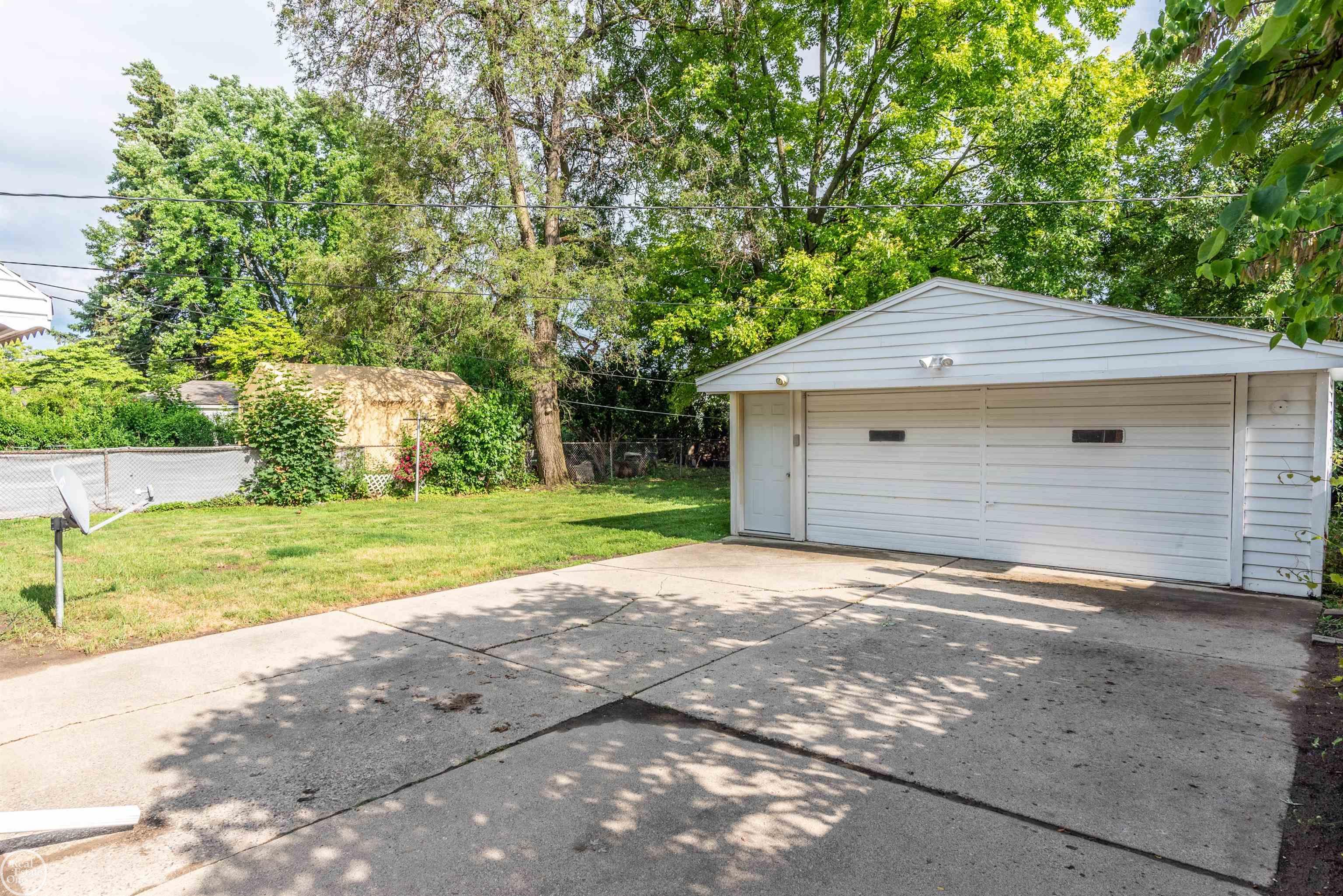 4444 Martin Road Warren, MI 48092 - Photo 23 of 27 50179410-d4ac4631-aed0-4ba6-8f0e-da38350192d4.JPG