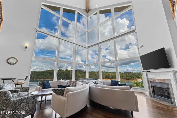 $5,747,000 | 643 Crown Pointe Road, La Follette, TN 37766