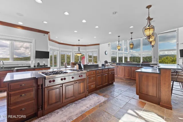 $5,747,000 | 643 Crown Pointe Road, La Follette, TN 37766