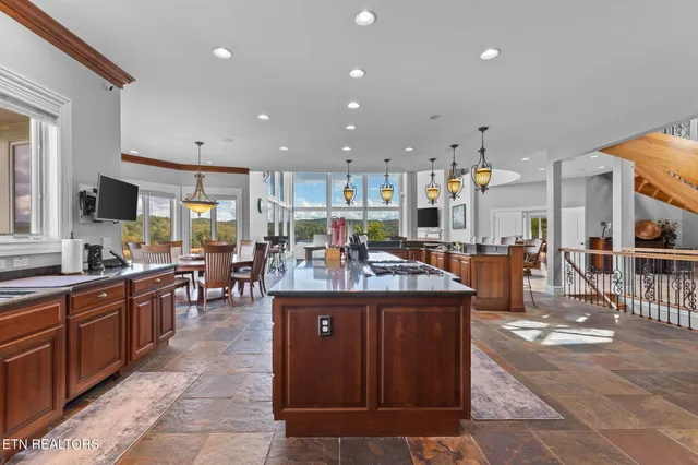 $5,747,000 | 643 Crown Pointe Road, La Follette, TN 37766