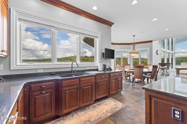 $5,747,000 | 643 Crown Pointe Road, La Follette, TN 37766