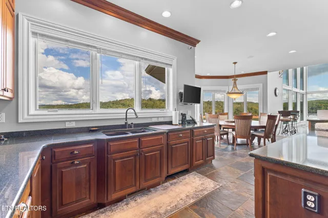 $5,747,000 | 643 Crown Pointe Road, La Follette, TN 37766