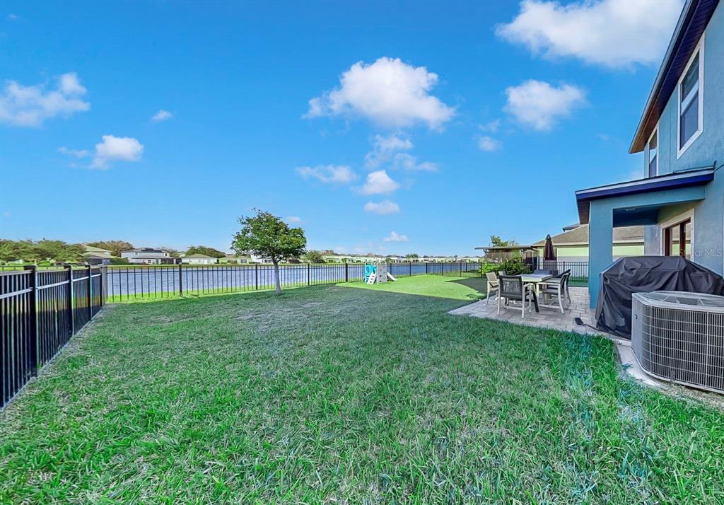 10136 Newminster Loop Ruskin, FL 33573 - Photo 16 of 64