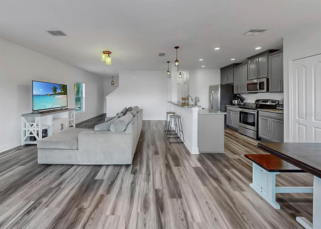 10136 Newminster Loop Ruskin, FL 33573 - Photo 38 of 64