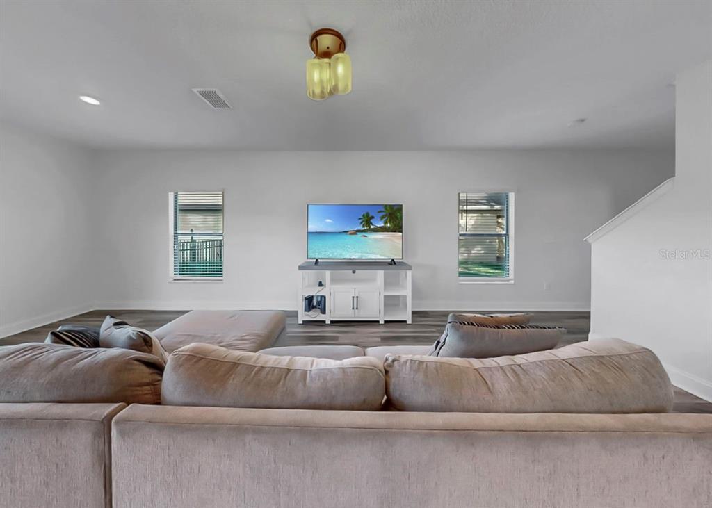 10136 Newminster Loop Ruskin, FL 33573 - Photo 43 of 64 a living room with a couch