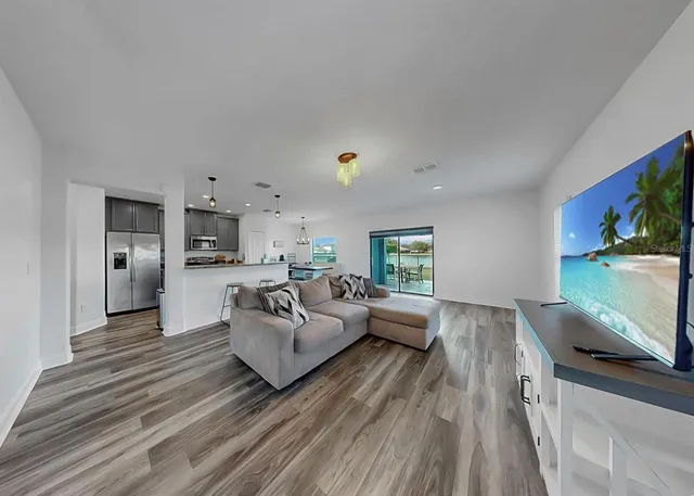 a view of a house with a backyard