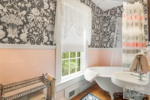 $1,600,000 | 1186 Old US Highway 70, Black Mountain, NC 28711