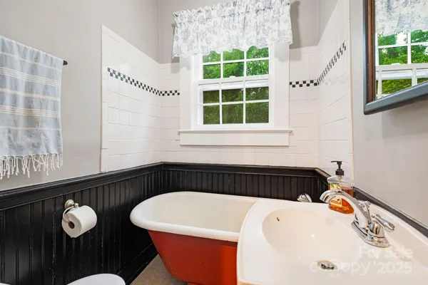 $1,500,000 | 1186 Old US Highway 70, Black Mountain, NC 28711