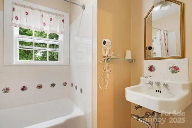 $1,600,000 | 1186 Old US Highway 70, Black Mountain, NC 28711