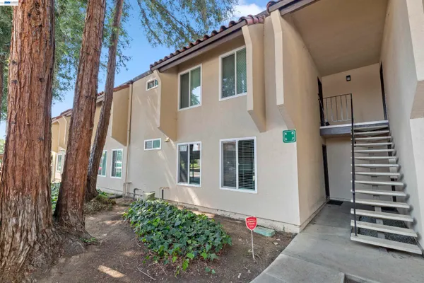 $330,000 | 975 Murrieta Boulevard, Unit 5, Livermore, CA 94550
