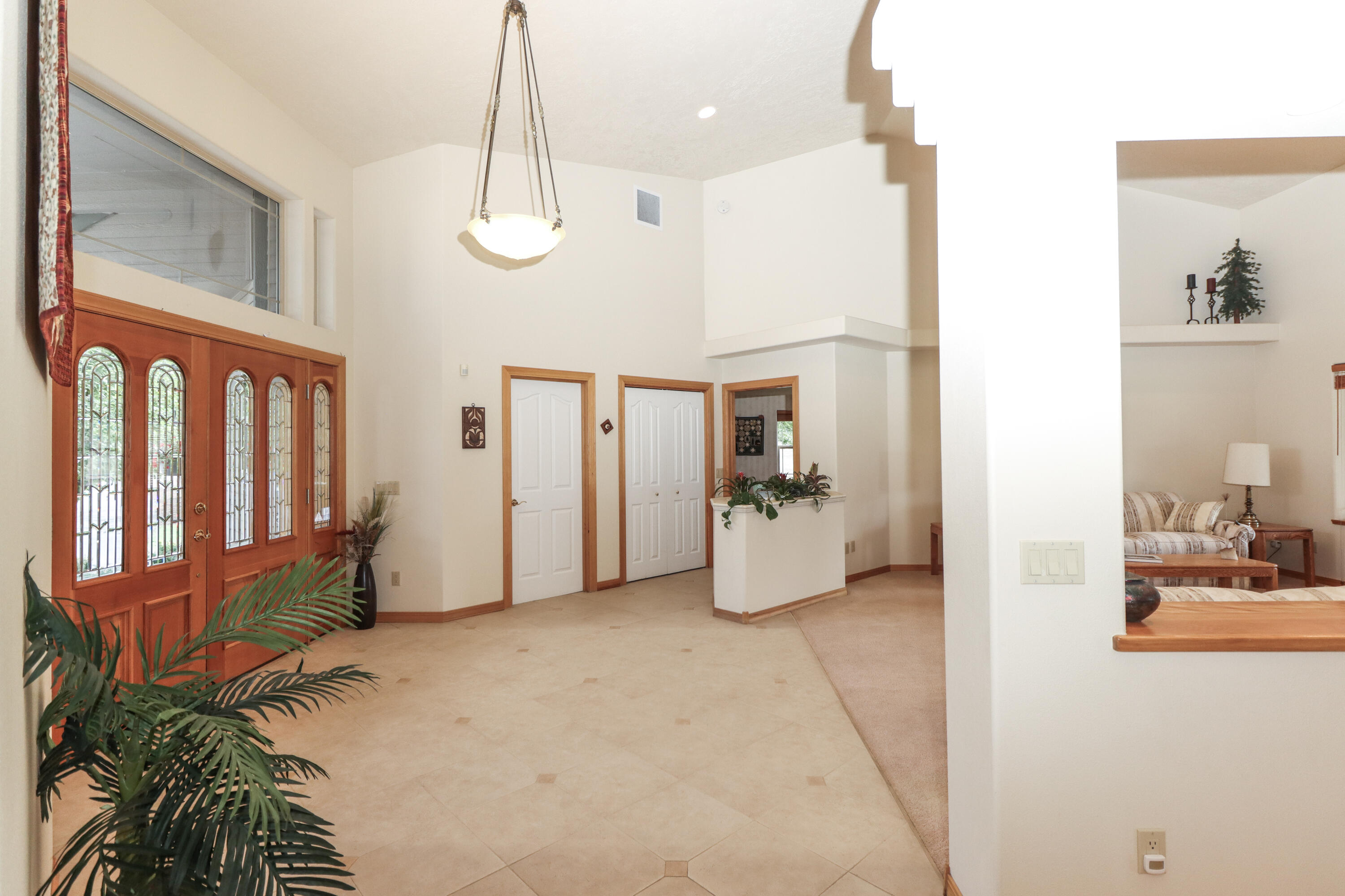 60485 Billadeau Road Bend, OR 97702 - Photo 5 of 47 Interior Entry
