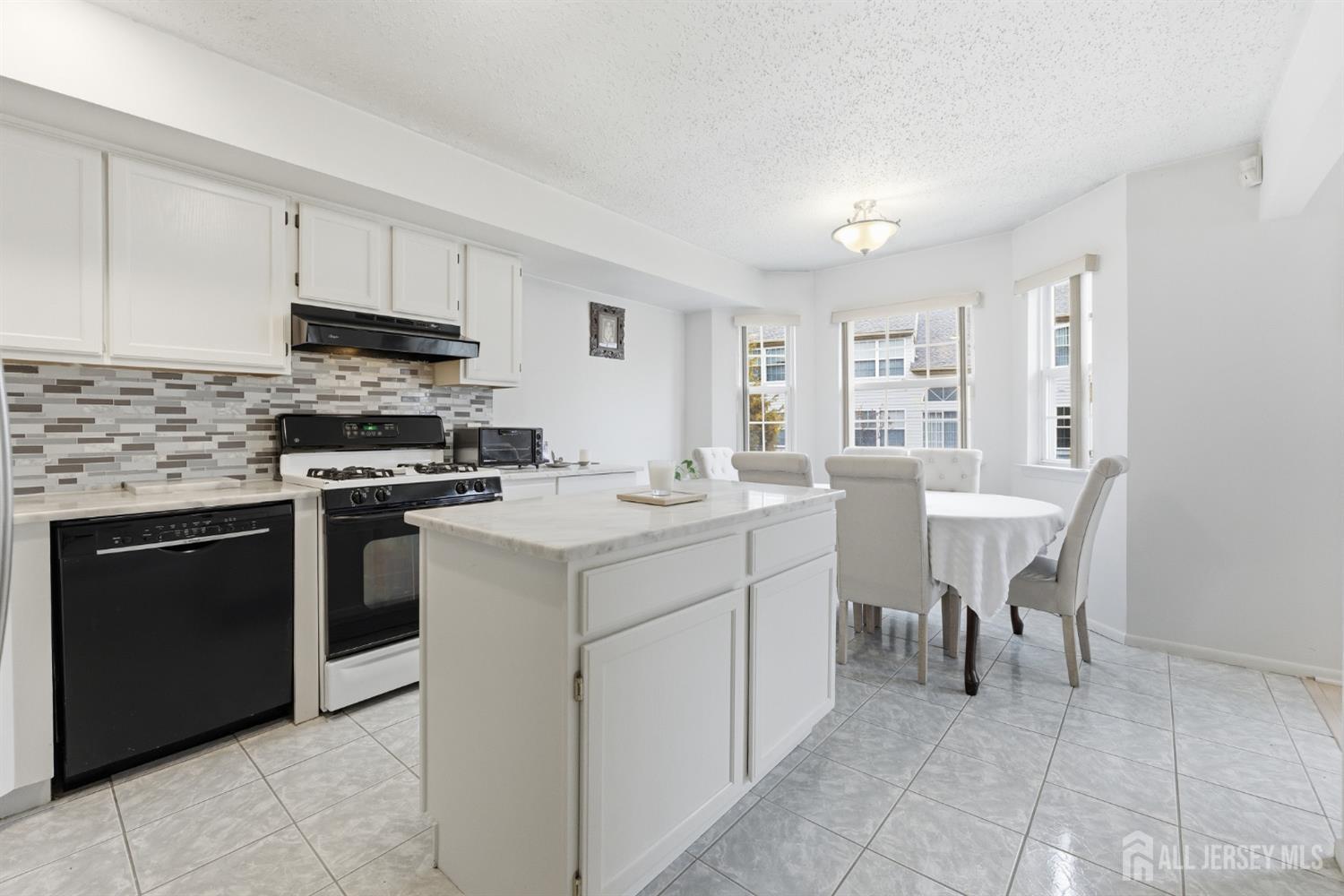 253 Nebula Road Piscataway, NJ 08854 - Photo 18 of 38