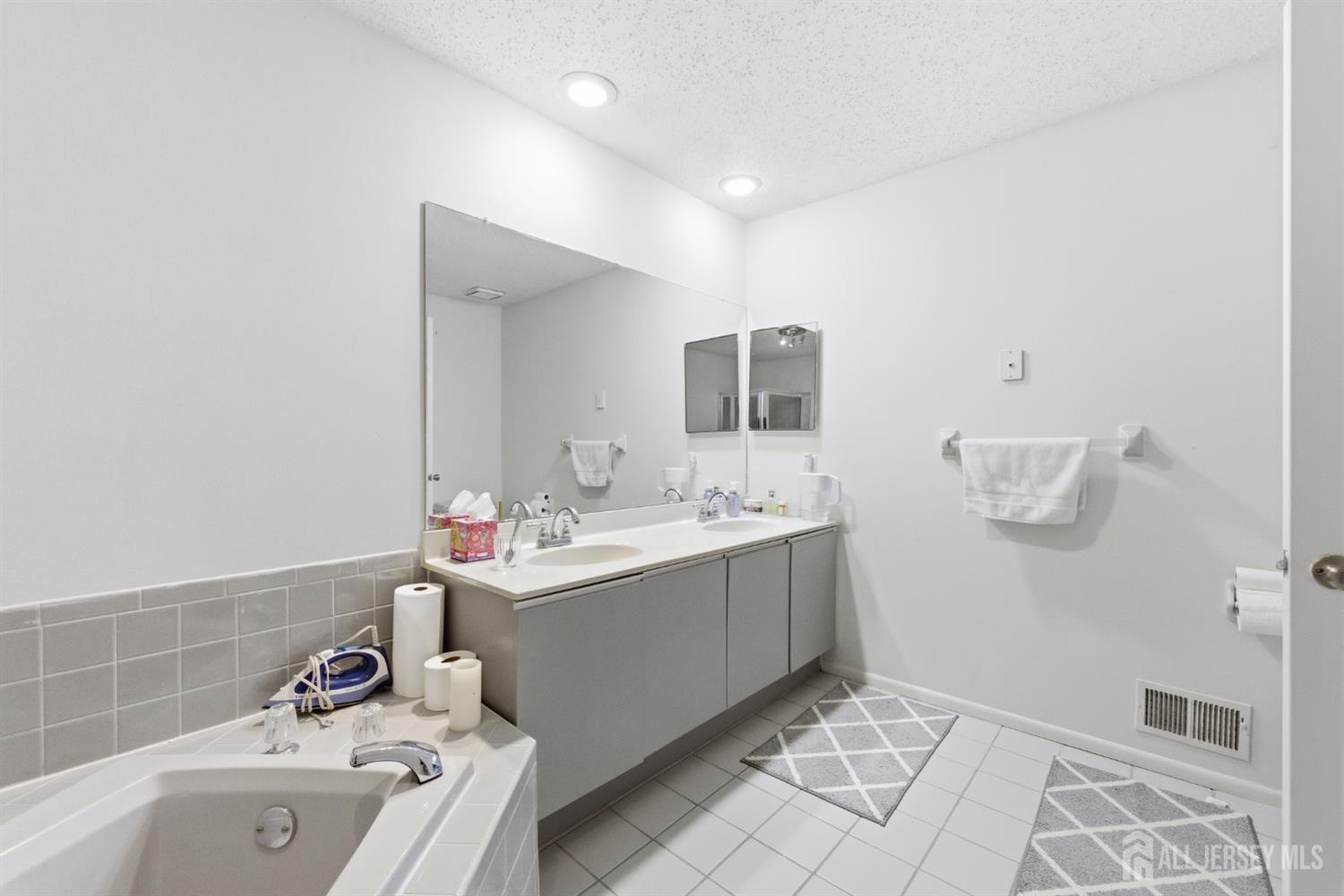 253 Nebula Road Piscataway, NJ 08854 - Photo 31 of 38