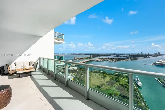 $14,000 | 900 Biscayne Boulevard, Unit 4202, Miami, FL 33132