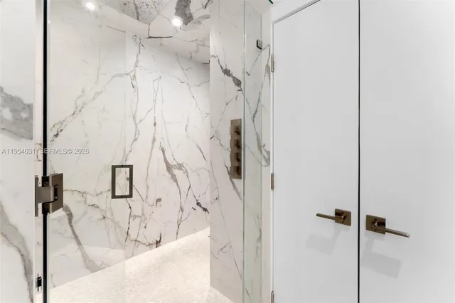 $14,000 | 900 Biscayne Boulevard, Unit 4202, Miami, FL 33132