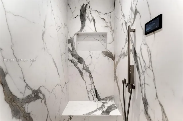 $14,000 | 900 Biscayne Boulevard, Unit 4202, Miami, FL 33132