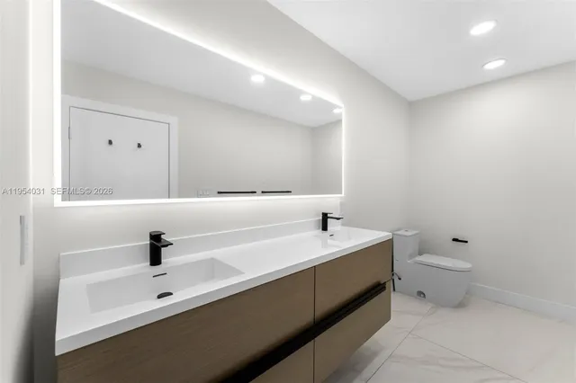 $14,000 | 900 Biscayne Boulevard, Unit 4202, Miami, FL 33132