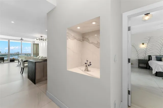 $14,000 | 900 Biscayne Boulevard, Unit 4202, Miami, FL 33132