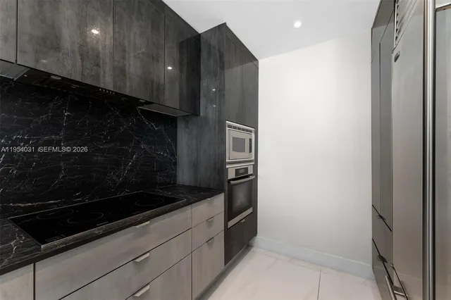 $14,000 | 900 Biscayne Boulevard, Unit 4202, Miami, FL 33132