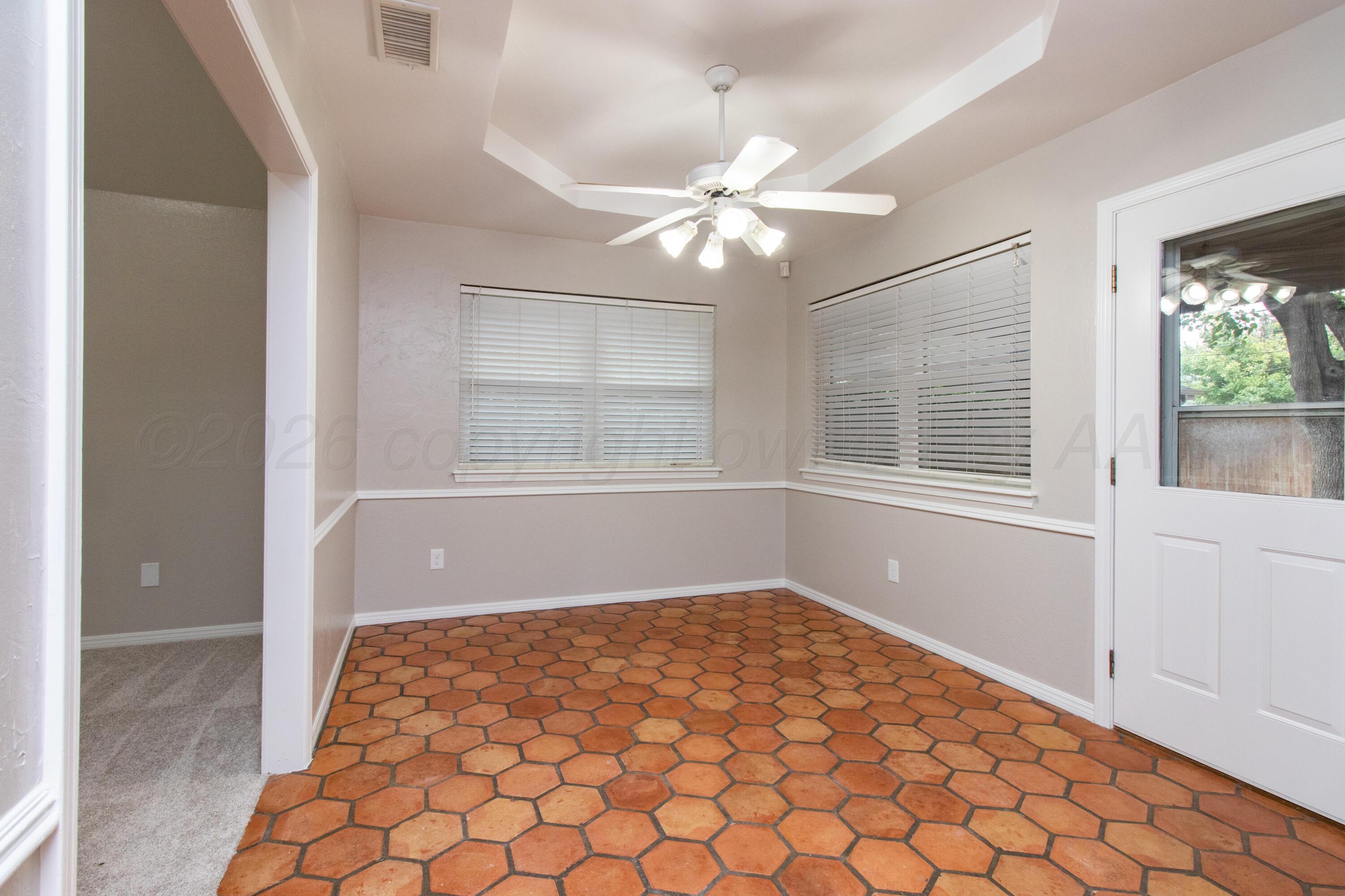 4211 Rondo Avenue Amarillo, TX 79110 - Photo 10 of 35 010
