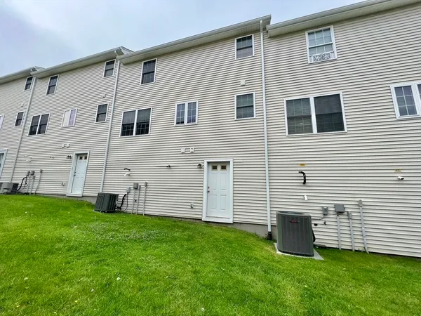 a view of a house with backyard