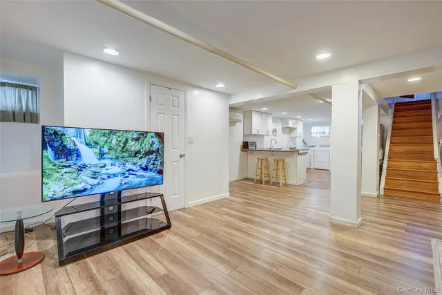 $849,000 | 515 South 10th Street, New Hyde Park, NY 11040