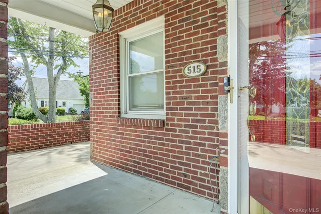 $849,000 | 515 South 10th Street, New Hyde Park, NY 11040