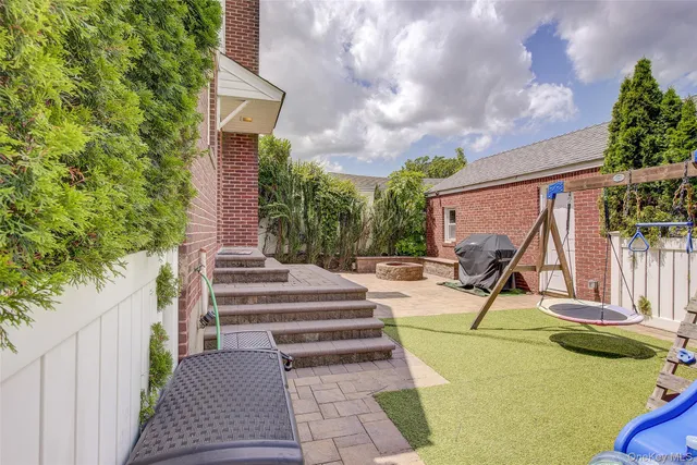 $849,000 | 515 South 10th Street, New Hyde Park, NY 11040