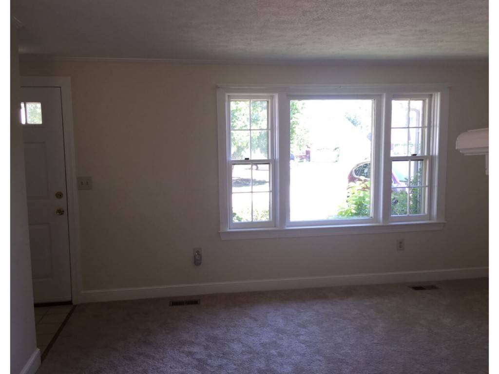 229 Winding Pond Road Londonderry, NH 03053 - Photo 2 of 12