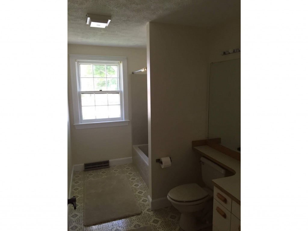 229 Winding Pond Road Londonderry, NH 03053 - Photo 11 of 12