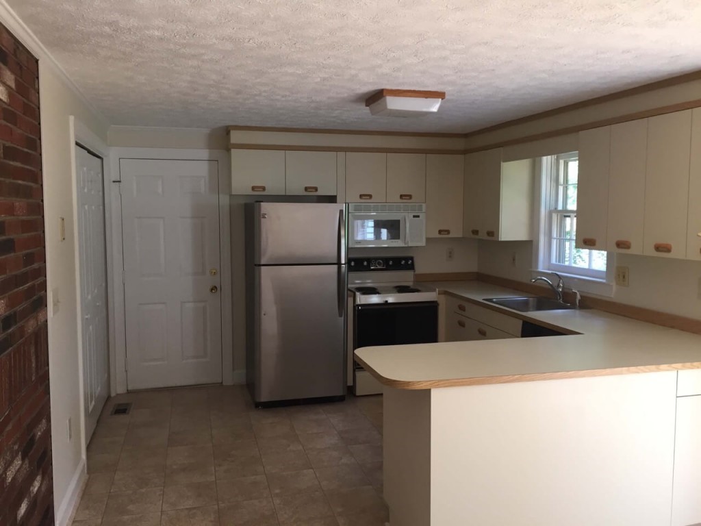 229 Winding Pond Road Londonderry, NH 03053 - Photo 6 of 12