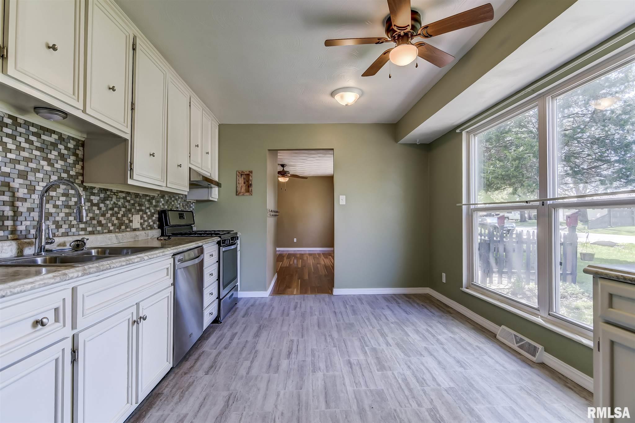 46 Buckingham Road Chatham, IL 62629 - Photo 11 of 37 Gallery Image 11