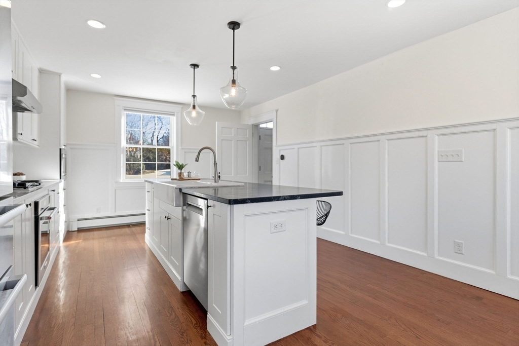 1 Stratford Road Andover, MA 01810 - Photo 4 of 41 Gallery Image 4