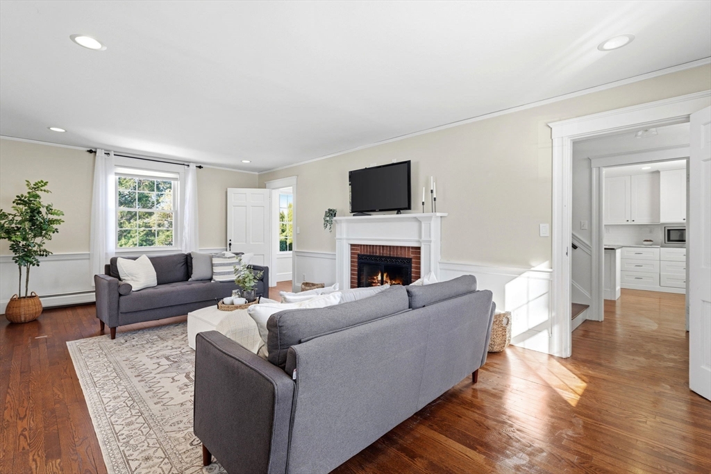 1 Stratford Road Andover, MA 01810 - Photo 8 of 41 Gallery Image 8