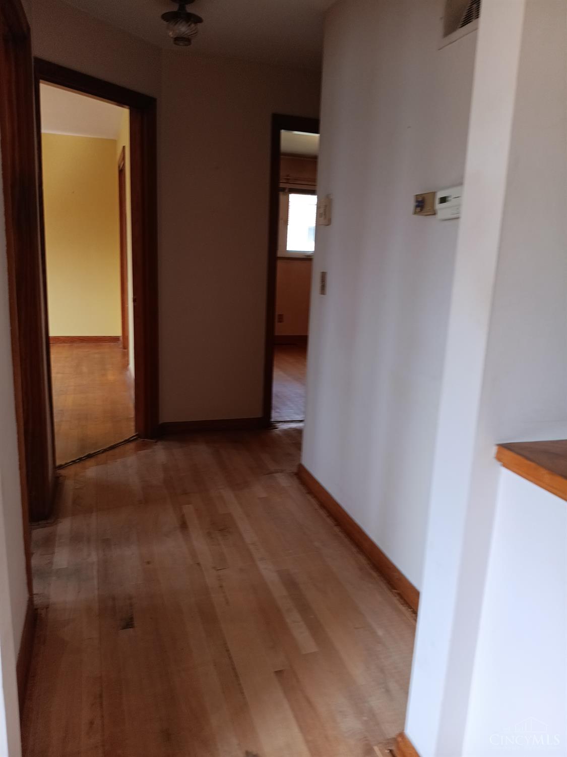 3775 Boomer Road Cincinnati, OH 45247 - Photo 13 of 46