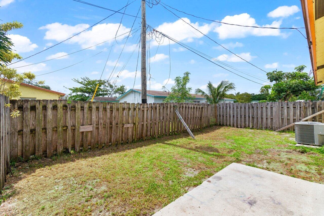 4764 Gulfstream Road Lake Worth, FL 33461 - Photo 18 of 20 018-4764GulfstreamRoad-LakeWorthBeach-FL