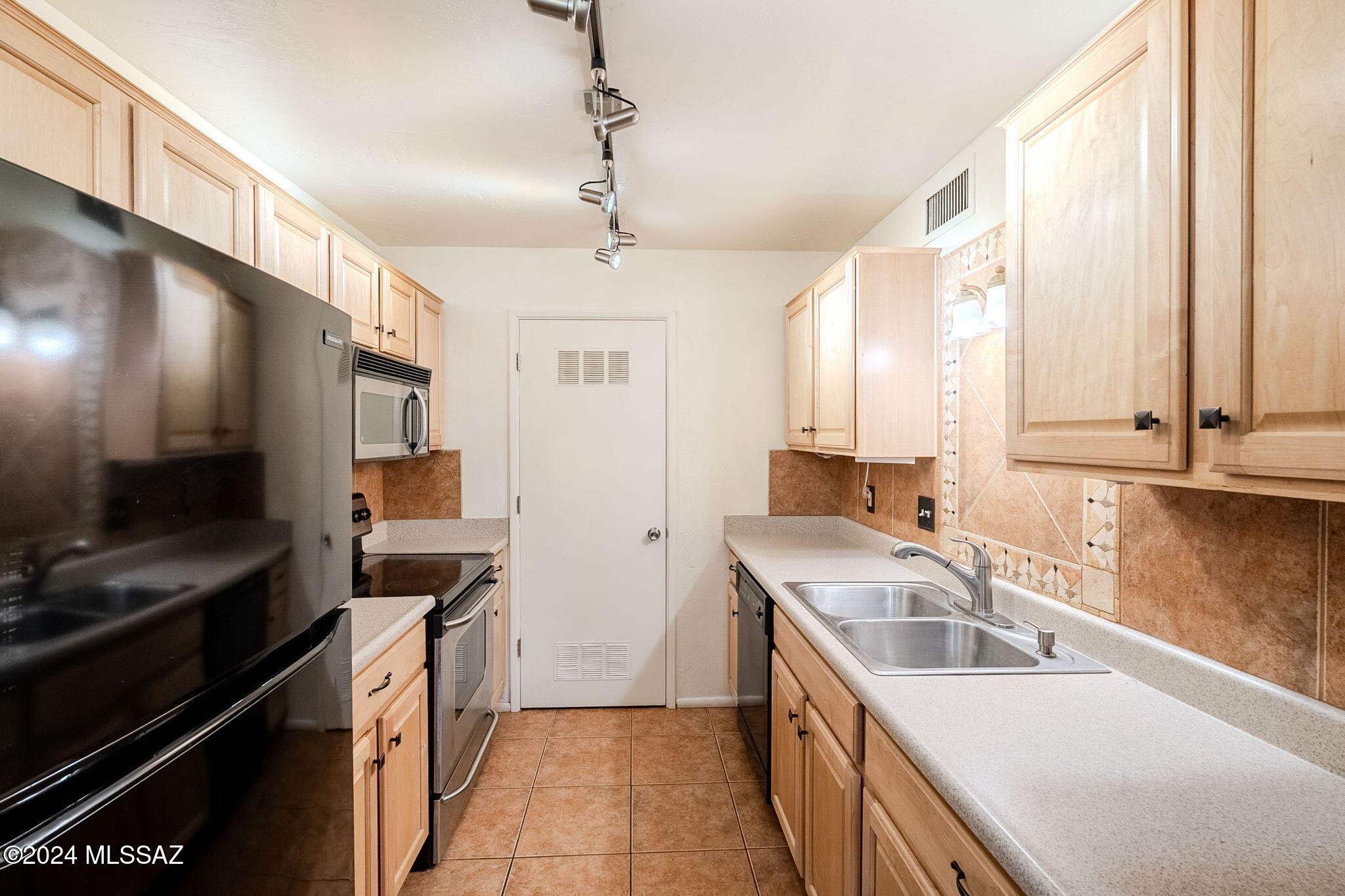 625 South Prudence Road, Unit 105 Tucson, AZ 85710 - Photo 4 of 23