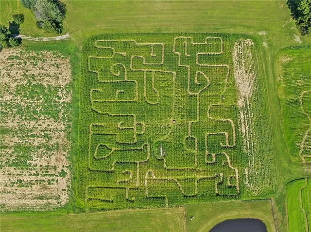 $2,900,000 | 206 Lee Road, Grove City, PA 16127